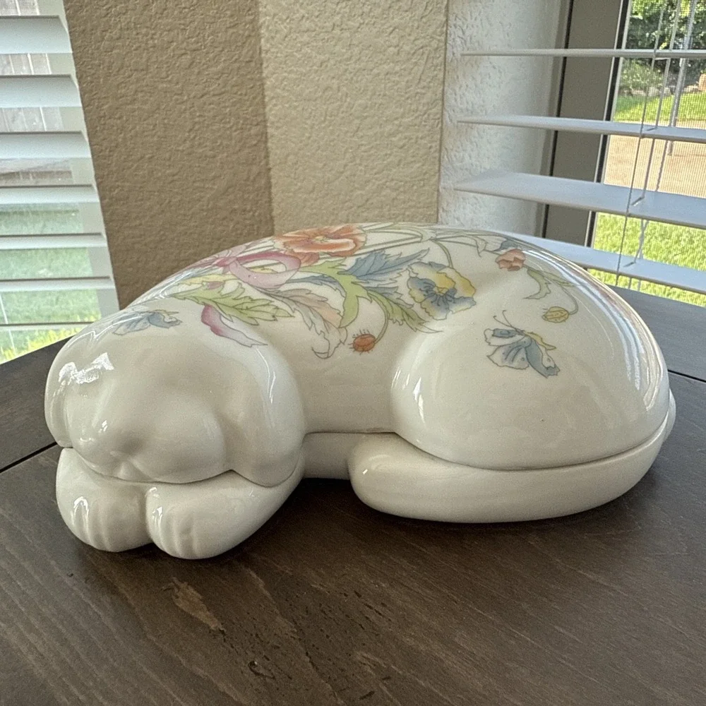 60s VTG Elizabeth Arden DOG Trinket BOX Wild Flower BUTTERFLIES Vanity Decor
